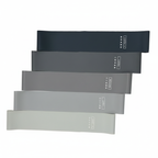 Set van 5 zwarte, grijze en witte weerstandsbanden op een witte achtergrond.