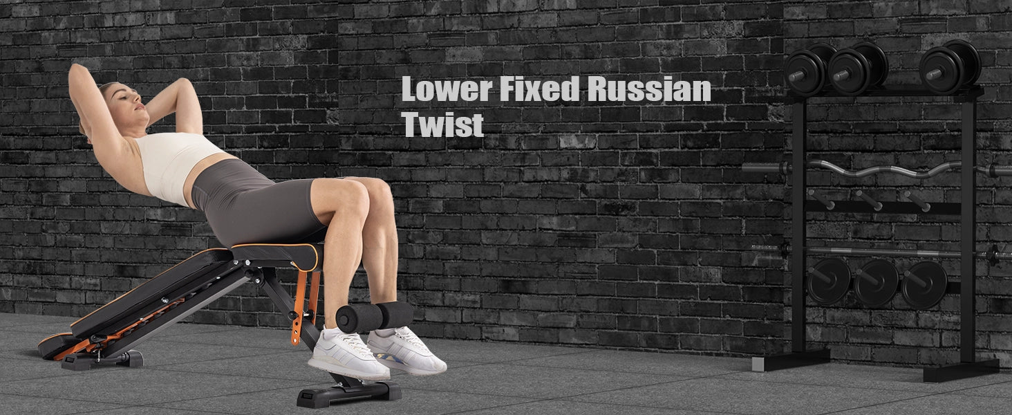 Een persoon voert een 'lower fixed Russian twist'-oefening uit in een sportschool.